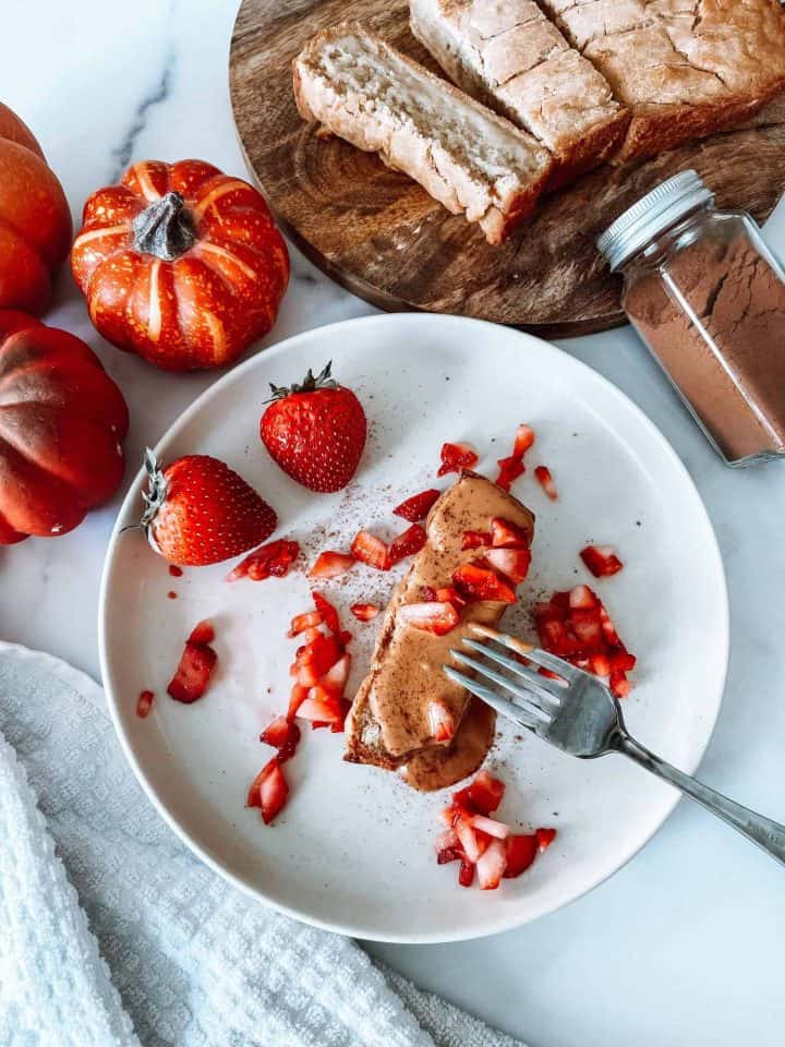 Dessert bread with strawberries and peanut butter
