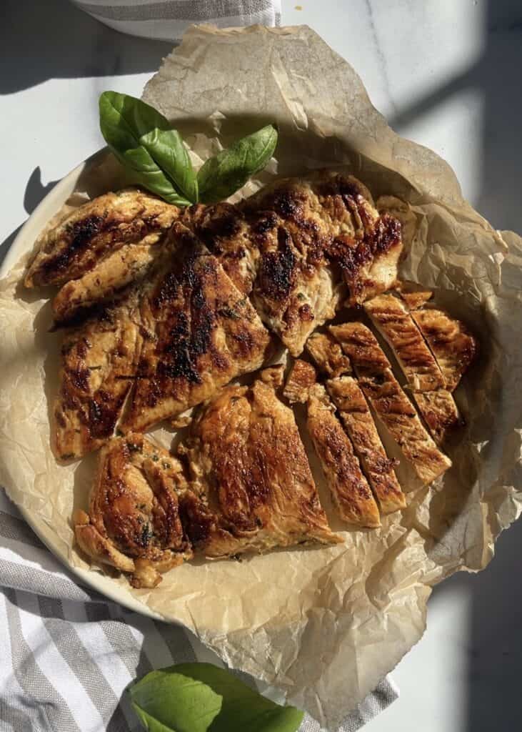 grilled chicken in a healthy lemon and olive oil marinde 