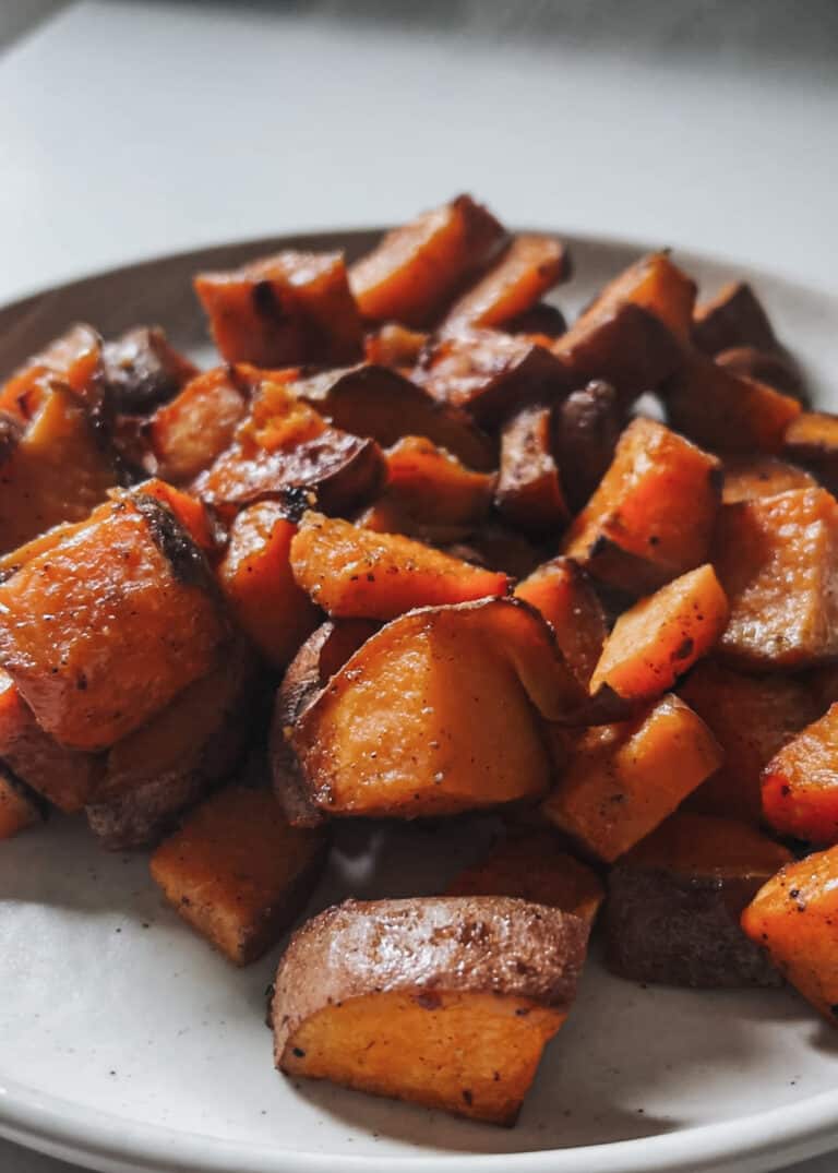 Crispy Roasted Sweet Potatoes With A Creamy Garlic Spread 4578