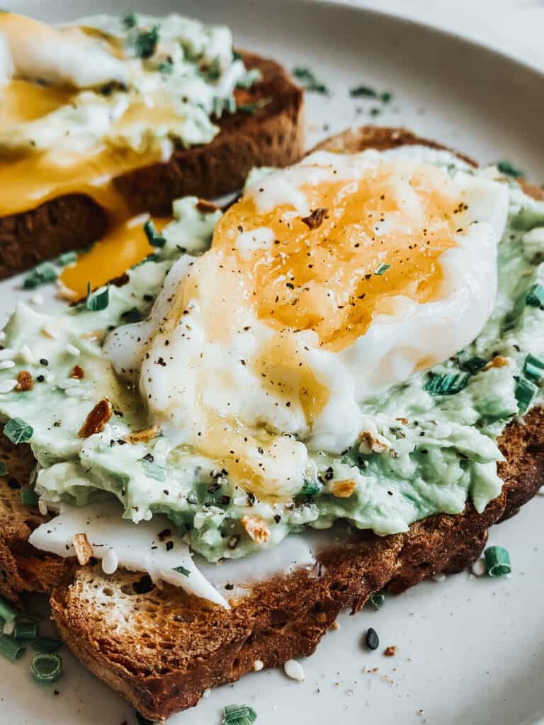 avocado toast with egg and cream cheese