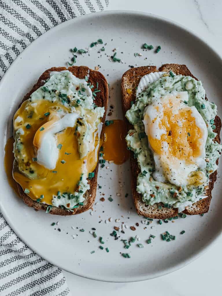 avocado toast with egg and cream cheese