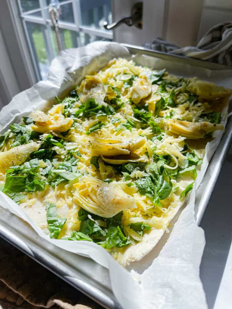 spinach flatbread with gouda cheese