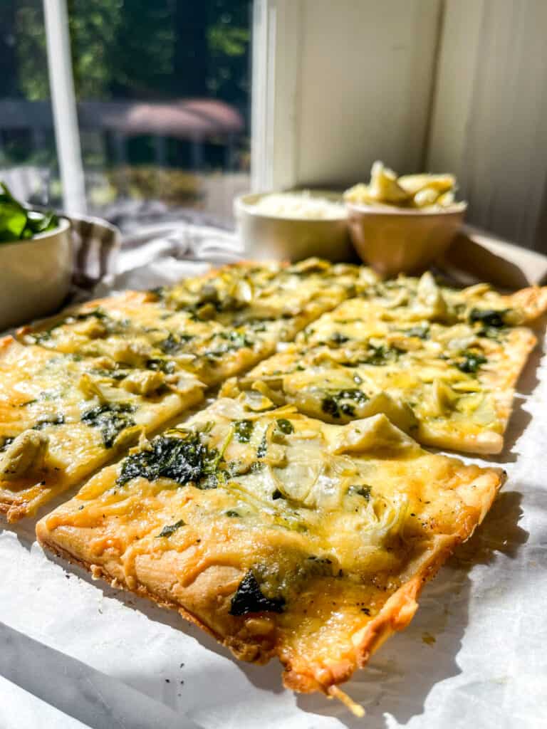 spinach flatbread with gouda cheese