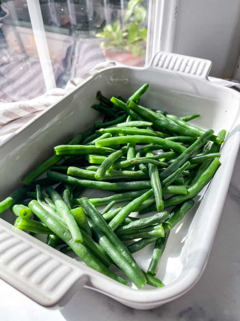 green beans in a white pan