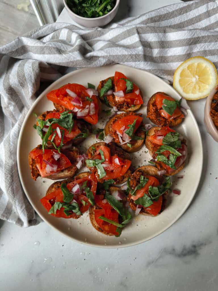 gluten free crostini with tomatoes