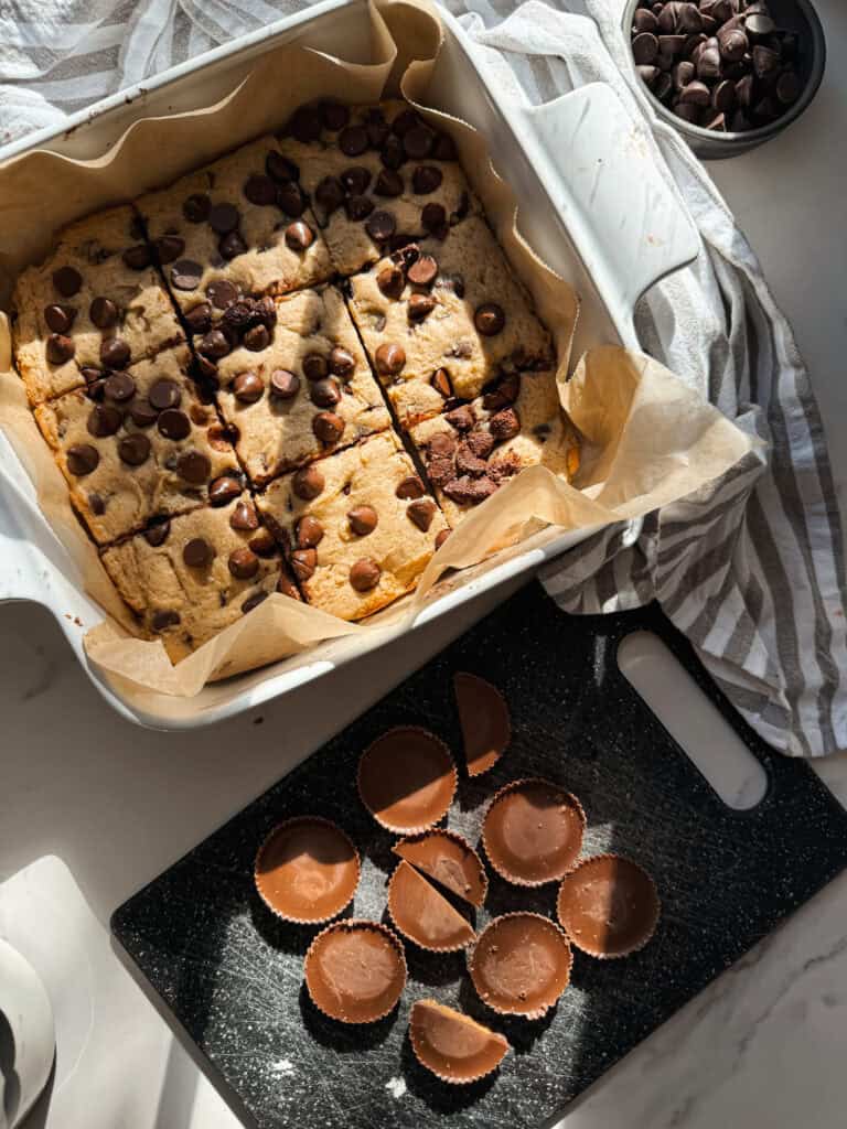 peanut butter cookie bars, gluten free peanut butter bars, peanut butter chocolate chip cookie bars, chocolate chip cookie bars with peanut butter