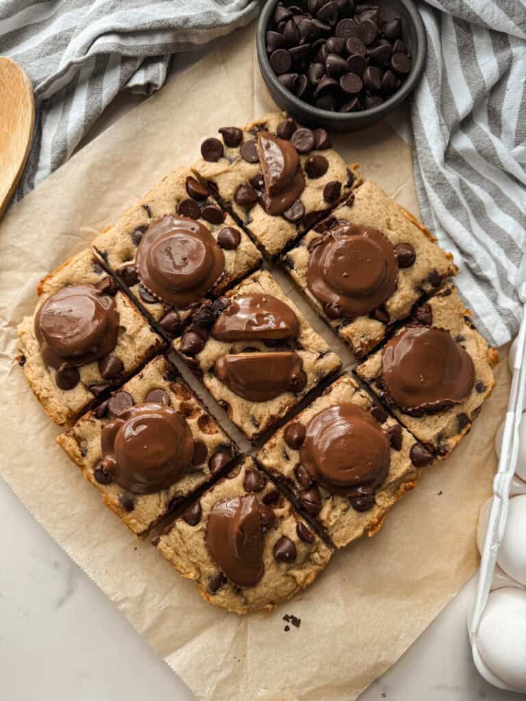 peanut butter cookie bars, gluten free peanut butter bars, peanut butter chocolate chip cookie bars, chocolate chip cookie bars with peanut butter