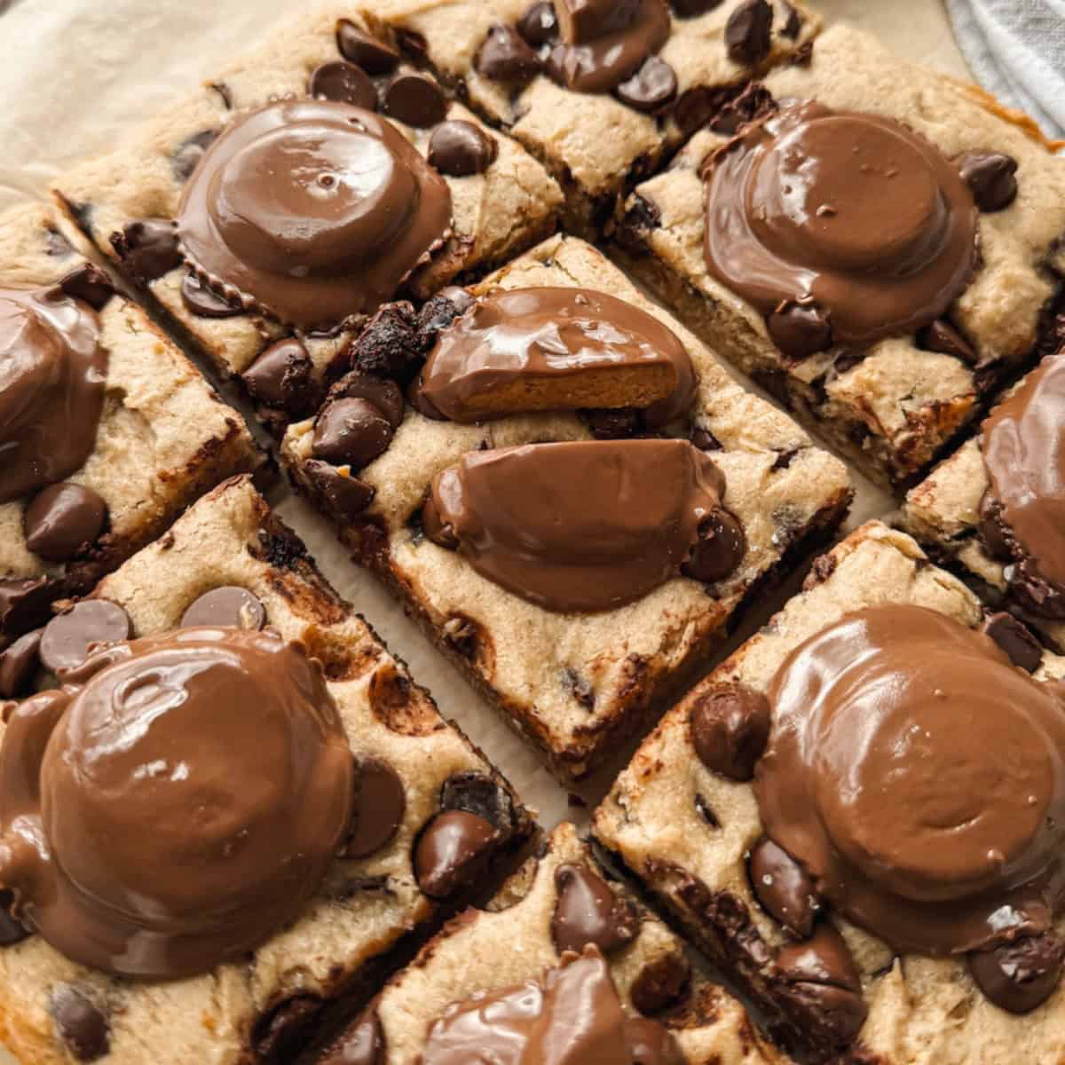 peanut butter cookie bars, gluten free peanut butter bars, peanut butter chocolate chip cookie bars, chocolate chip cookie bars with peanut butter