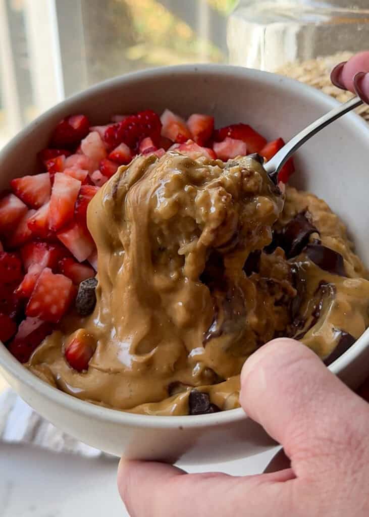 Strawberry oatmeal with rolled oats