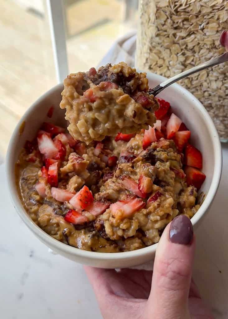 Strawberry oatmeal with rolled oats